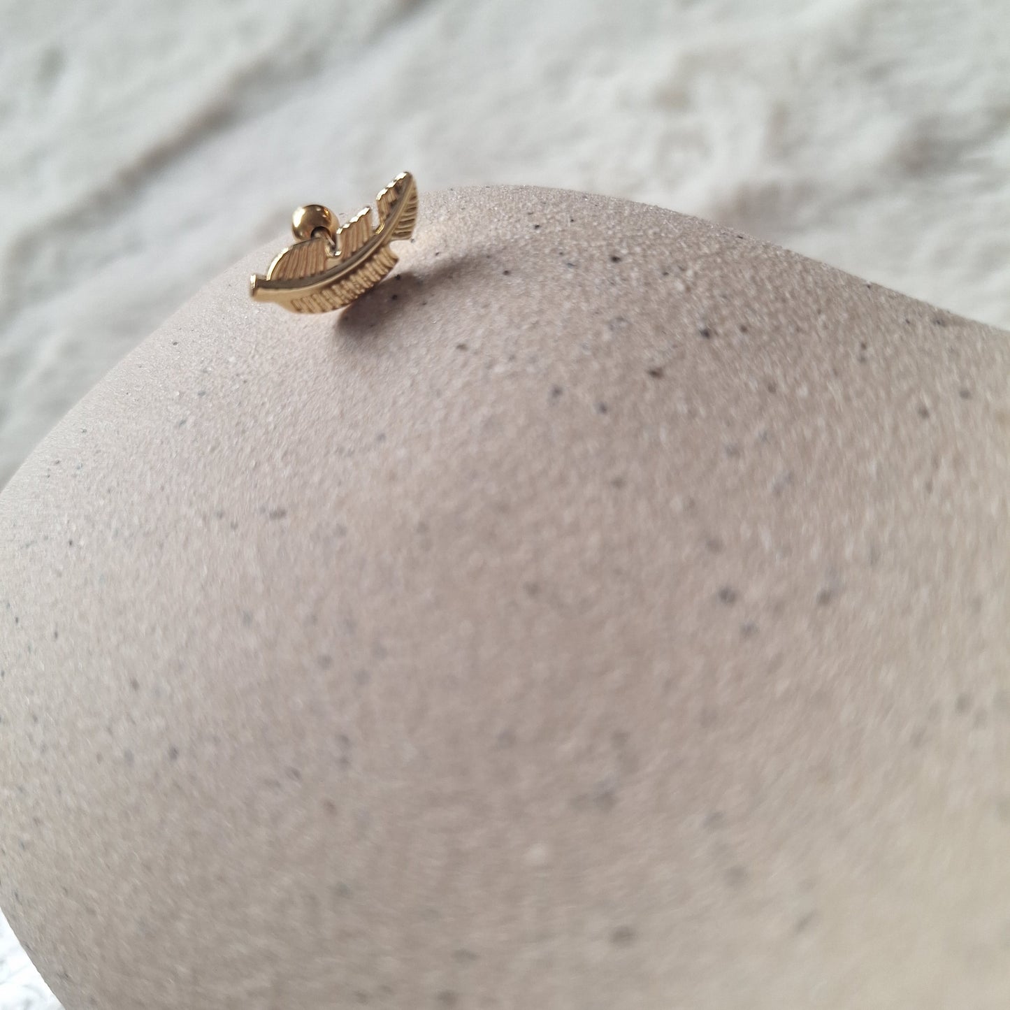 GOLD FEATHER STUD