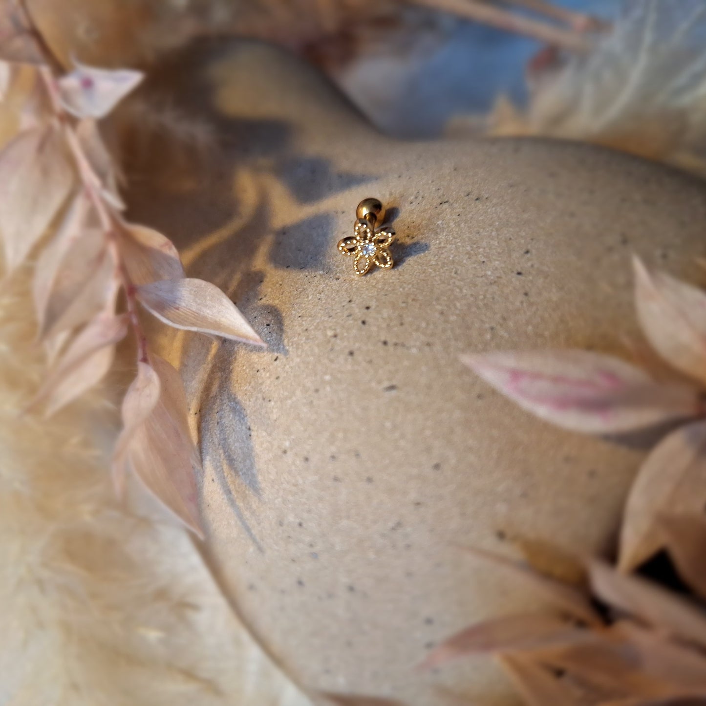 GOLD FLOWER MINI STUD