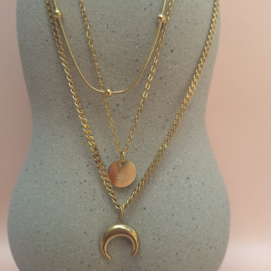 MOON PENDANT NECKLACE